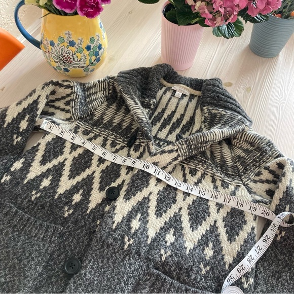 Gap Cozy Gray and Cream Knit Cardigan - Picture 4 of 6